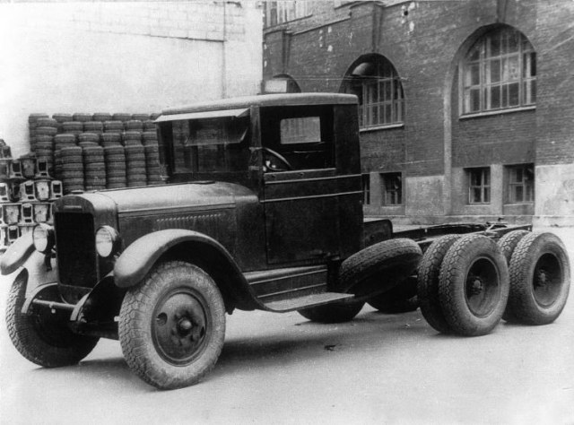 ЗиС-6 без кузова.jpg